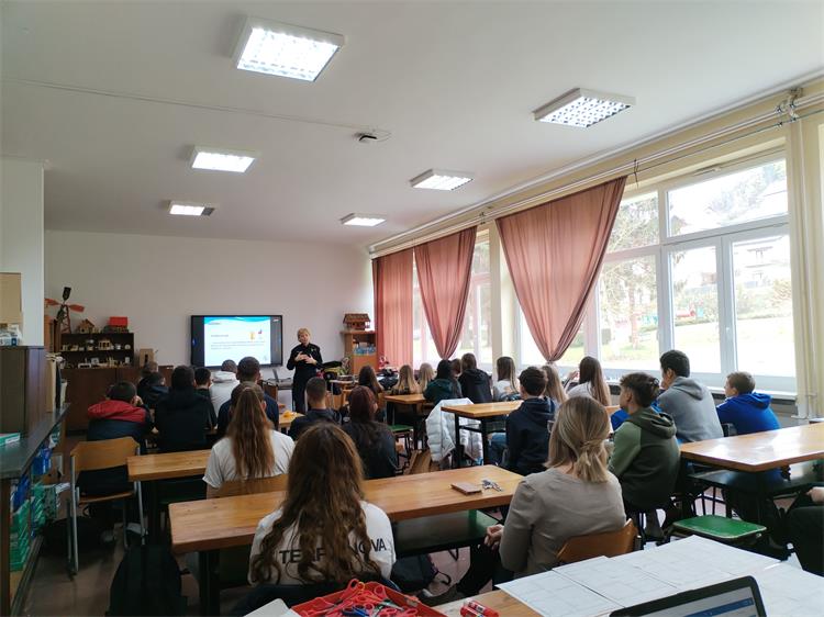 Slika /Novi direktorij/Slike preventivnih aktivnosti i PDF/OŠ Krapinske Toplice 2.jpg